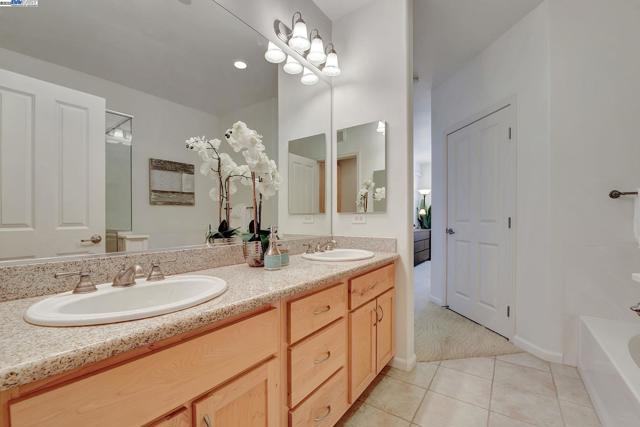 20500 Town Center Ln, Cupertino CA: https://media.crmls.org/mediaz/71703238-9f5d-471e-a412-13b96babca4b.jpg
