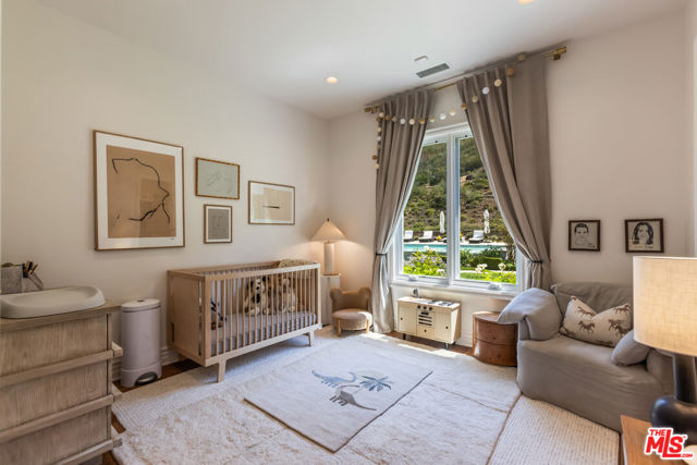 2052 Shadow Creek Drive, Agoura Hills CA: https://media.crmls.org/mediaz/7170e288-8fa2-4c20-bd95-582912061a78.jpg