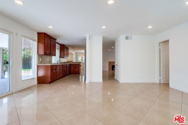 687 Mount Carmel Drive, Claremont CA: https://media.crmls.org/mediaz/7170f34b-dae5-4271-8ac8-1a93631ac2a2.jpg