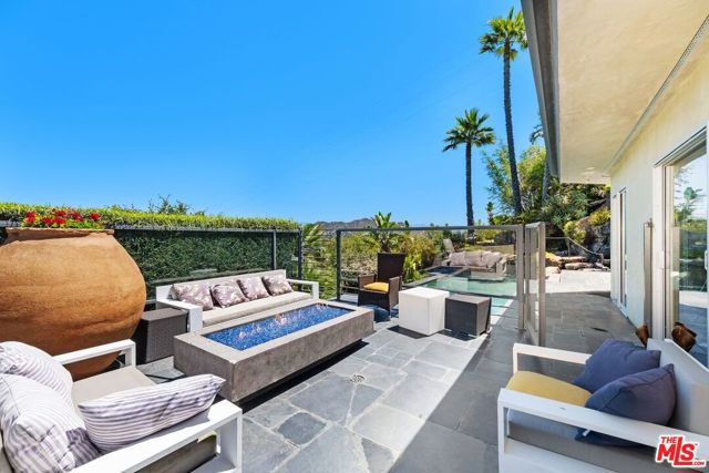 2625 Mar Lu Drive, Los Angeles CA: https://media.crmls.org/mediaz/71717b52-7e48-4f1a-8e55-f48124a54144.jpg