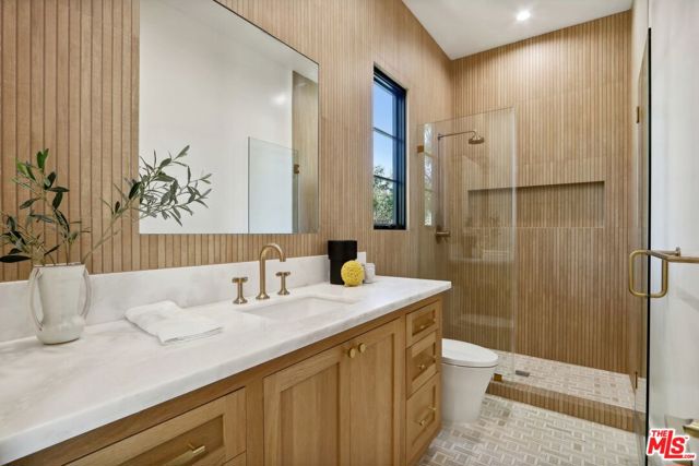 4261 Temma Court, Calabasas CA: https://media.crmls.org/mediaz/71735dbd-3c46-422d-908e-2a67f49e77c7.jpg