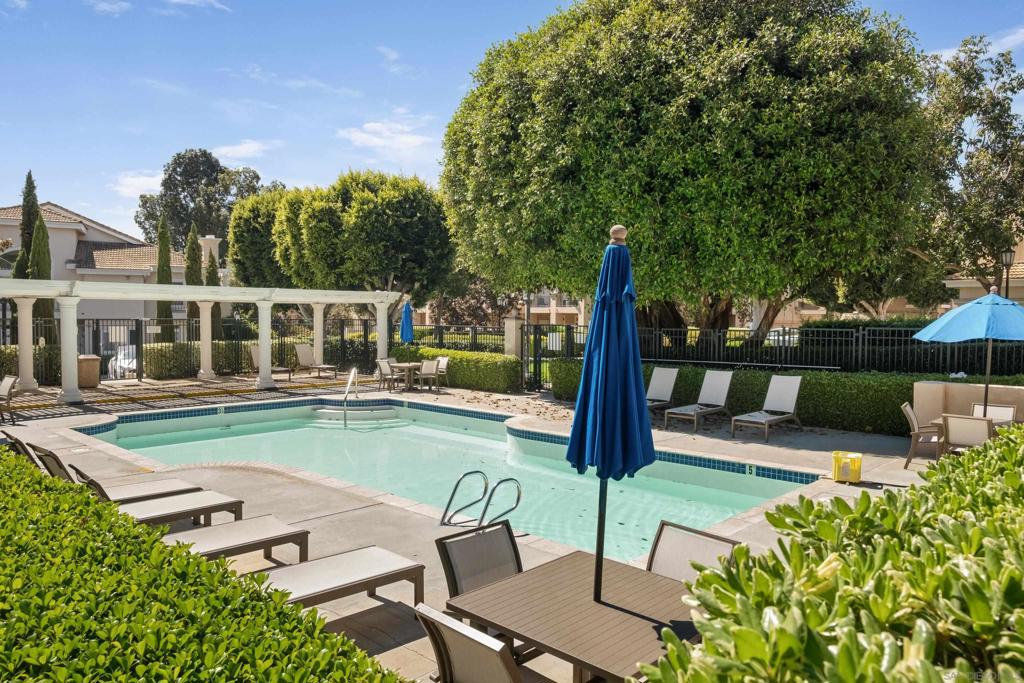 7275 Calabria Court - photo 4