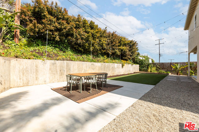 5018 Valleydale Avenue, Los Angeles CA: https://media.crmls.org/mediaz/71739eb2-35ef-4ed2-b43f-ad0f9155b574.jpg