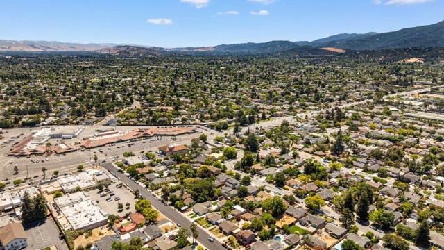 15098 Stratford Drive, San Jose CA: https://media.crmls.org/mediaz/7173e4c8-4816-4db3-a02a-456e3c232e03.jpg