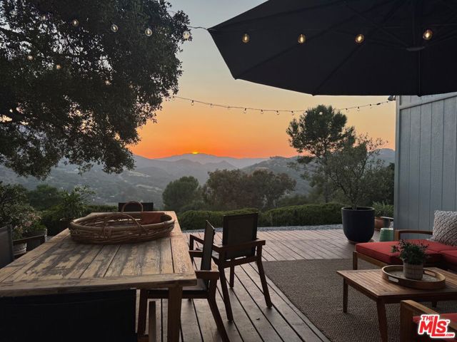 1 Colina Drive, Topanga CA: https://media.crmls.org/mediaz/71748800-2de1-4ee9-88a9-b1cfcf97d283.jpg