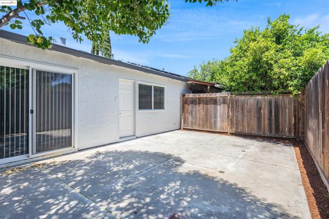 56 Amelia Way, Pittsburg CA: https://media.crmls.org/mediaz/7174a23f-1849-4825-a6a6-7293f3ac4042.jpg