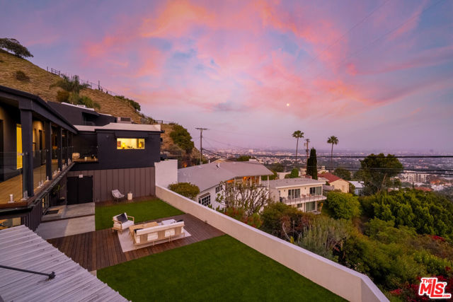 8021 Floral Avenue, Los Angeles CA: https://media.crmls.org/mediaz/71755a92-4492-4ad2-98de-cbe88efe7811.jpg