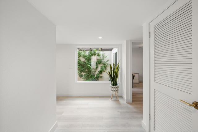 72516 Sandstone Lane, Palm Desert CA: https://media.crmls.org/mediaz/71757070-0e3e-4ba8-9df2-bd3a9632fac7.jpg