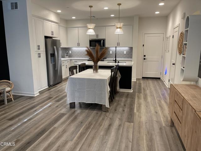 Detail Gallery Image 14 of 67 For 130 Farmhouse Dr #2,  Simi Valley,  CA 93065 - 3 Beds | 2/1 Baths