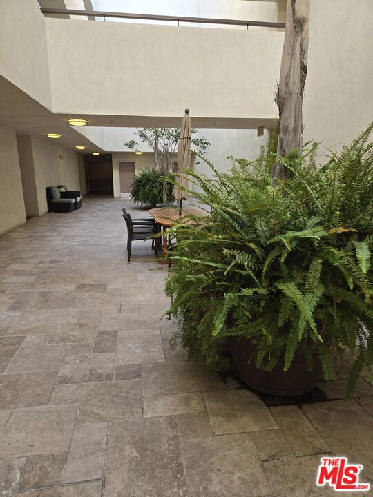 7100 Alvern Street, Los Angeles CA: https://media.crmls.org/mediaz/7175db22-be9b-464b-b674-4b67a39d7c46.jpg