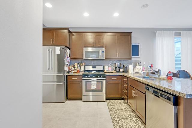 1028 Capri Way, Salinas CA: https://media.crmls.org/mediaz/71761e69-307a-4ac0-817f-3ecb4d07d9e9.jpg