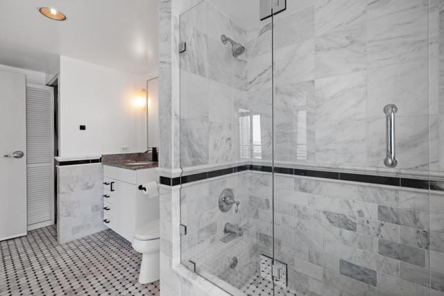425 W Beech St, San Diego CA: https://media.crmls.org/mediaz/7176428e-4d04-401d-a9f2-c7e48829ce59.jpg