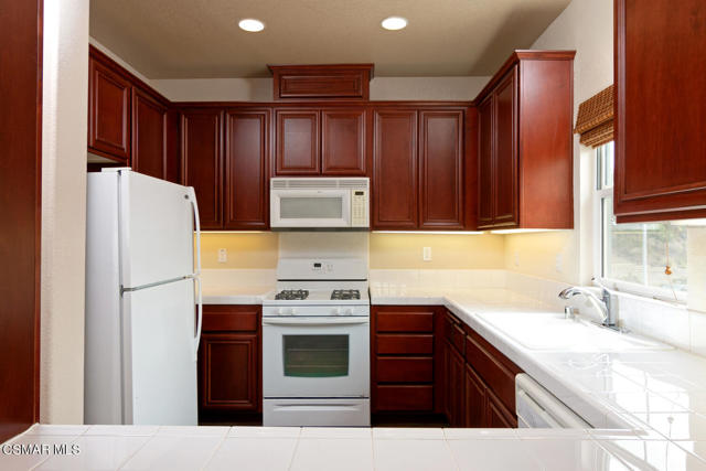 4747 Via Altamira-013-022-Kitchen-MLS_Si