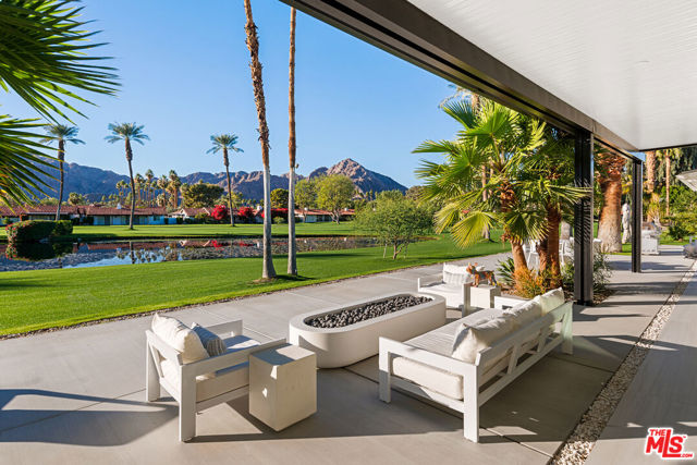 49723 Avenida Montero, La Quinta CA: https://media.crmls.org/mediaz/7176f697-7878-409d-869f-f8218f0cf095.jpg