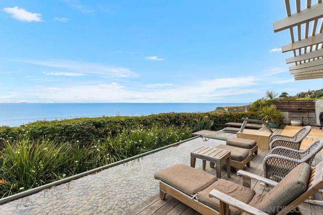 111 Little Orphan Aly, Del Mar CA: https://media.crmls.org/mediaz/71776268-ac53-4b78-8468-85f64baa04d5.jpg