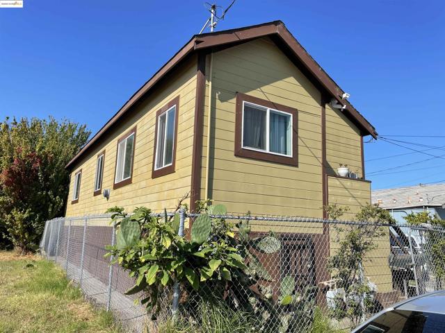 381 S 34Th St, Richmond CA: https://media.crmls.org/mediaz/717794ca-199c-4c2d-82d9-ea6ae7041b80.jpg