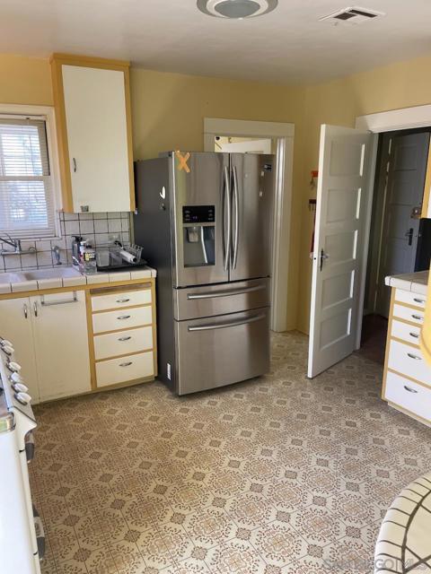 270 Madrona Street, Chula Vista CA: https://media.crmls.org/mediaz/7177d9b5-ef4a-412f-aed4-1289467062e6.jpg