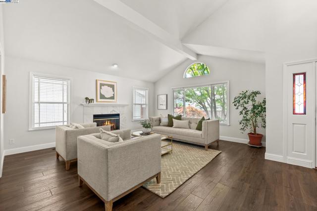 3746 La Costa Ave, Castro Valley CA: https://media.crmls.org/mediaz/7177edab-6851-4d0f-a839-04188b56d2c1.jpg