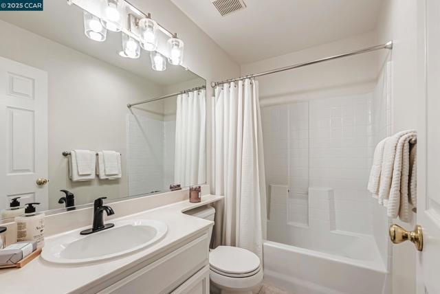 10630 Roys Hill Ln, Dublin CA: https://media.crmls.org/mediaz/7178169f-d910-4cac-8a03-6771e2443dbc.jpg