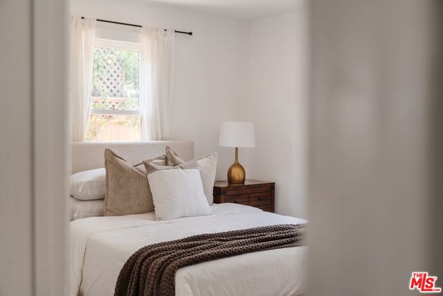 5966 Airdrome Street, Los Angeles CA: https://media.crmls.org/mediaz/71782423-4d48-4492-9467-b2382d2f55f8.jpg