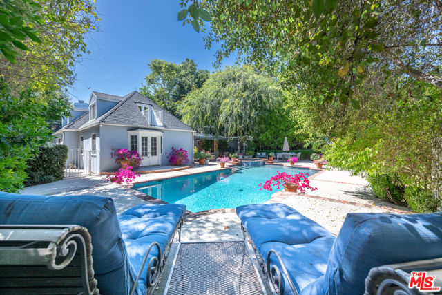 4722 Noeline Avenue, Encino CA: https://media.crmls.org/mediaz/71786e3a-4d44-46e9-bfe2-70424c5115f2.jpg