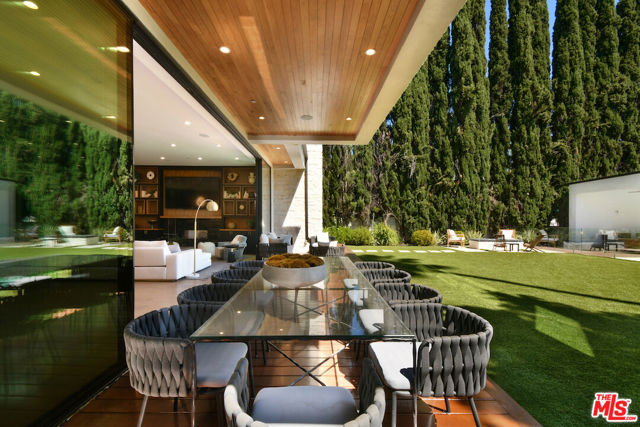 4544 Woodley Avenue, Encino CA: https://media.crmls.org/mediaz/71788d1f-169e-4b66-9348-7cf45bccd6ce.jpg