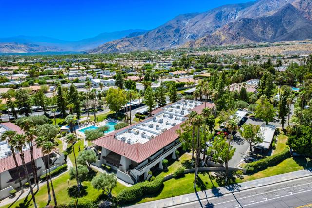 550 N Villa Court, Palm Springs CA: https://media.crmls.org/mediaz/7178c46b-a23b-4735-9e98-36f4c8b7070f.jpg