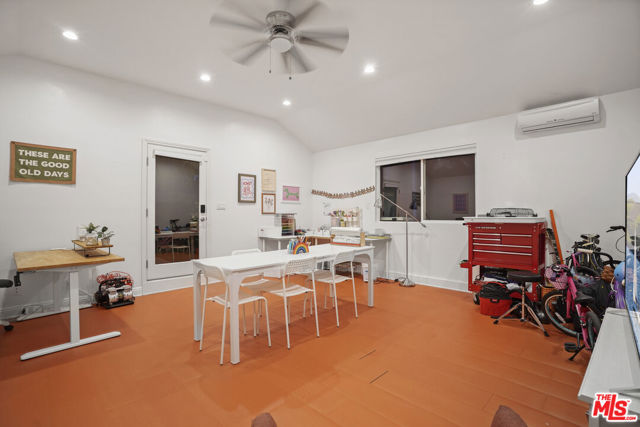 4546 Allott Avenue, Sherman Oaks CA: https://media.crmls.org/mediaz/7178f72d-6512-4c85-b54f-c291b5747b05.jpg