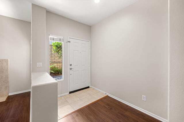 Detail Gallery Image 4 of 39 For 638 Sumner Way #2,  Oceanside,  CA 92058 - 4 Beds | 2/1 Baths