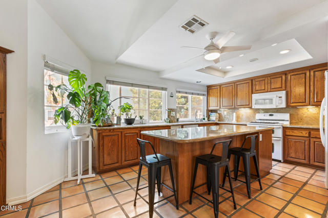 4967 Dekoven St. Street, Ventura CA: https://media.crmls.org/mediaz/717a4273-c26b-4e5e-9508-5e3826e22d50.jpg