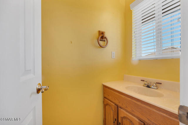 22485 Paul Revere Drive, Calabasas CA: https://media.crmls.org/mediaz/717aa8b6-77ce-447a-b10d-6dd1517add65.jpg