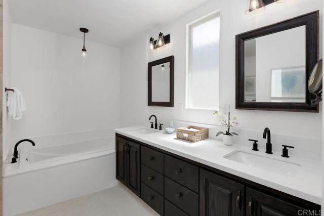5918 Germaine Lane, La Jolla CA: https://media.crmls.org/mediaz/717aea3f-756c-4627-9f80-e2ffac211c8d.jpg