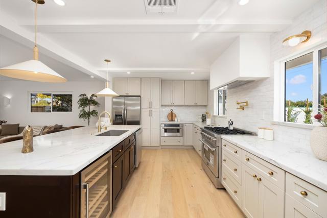 Detail Gallery Image 9 of 35 For 21792 Kaneohe Ln, Huntington Beach,  CA 92646 - 5 Beds | 2/1 Baths