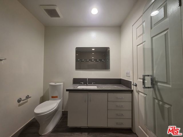 12000 Goshen Avenue, Los Angeles CA: https://media.crmls.org/mediaz/717bf9ab-efa2-4ac1-8bcf-00a4a910df42.jpg