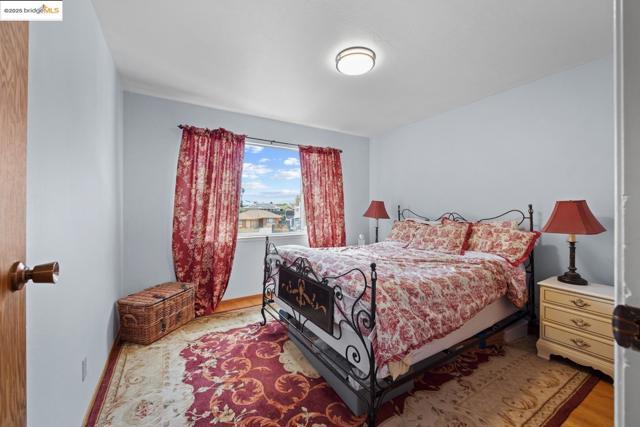 2821 Erin CT, Richmond CA: https://media.crmls.org/mediaz/717c40b3-3442-40e1-9078-f513b65bdccc.jpg