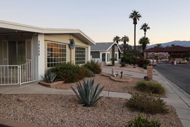39880 Palm Greens Parkway, Palm Desert CA: https://media.crmls.org/mediaz/717c65fa-6373-4c38-8bc4-2bf30f6cfef4.jpg