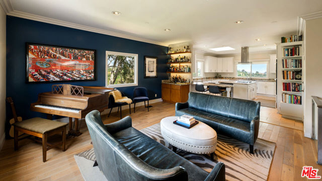 1018 N Tigertail Road, Los Angeles CA: https://media.crmls.org/mediaz/717c681d-f7e7-499d-9707-3f63513af5bf.jpg