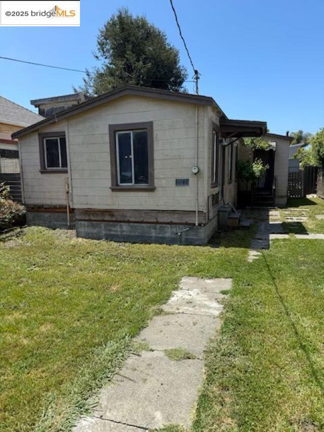 2808 9Th St, Berkeley CA: https://media.crmls.org/mediaz/717c8a91-23e6-411a-b224-633add92e8fe.jpg