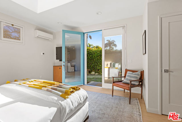 2329 Manning Avenue, Los Angeles CA: https://media.crmls.org/mediaz/717ca9fd-1f79-4317-befa-7ca3e6913f29.jpg