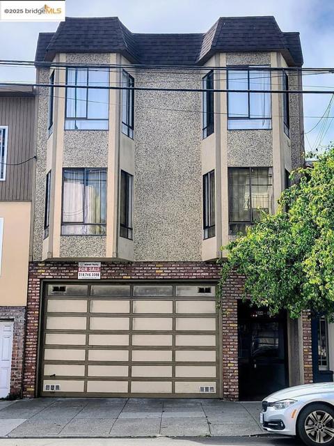 369 21st AVE, San Francisco CA: https://media.crmls.org/mediaz/717cb603-9e51-4a1a-bd62-92930eca6998.jpg