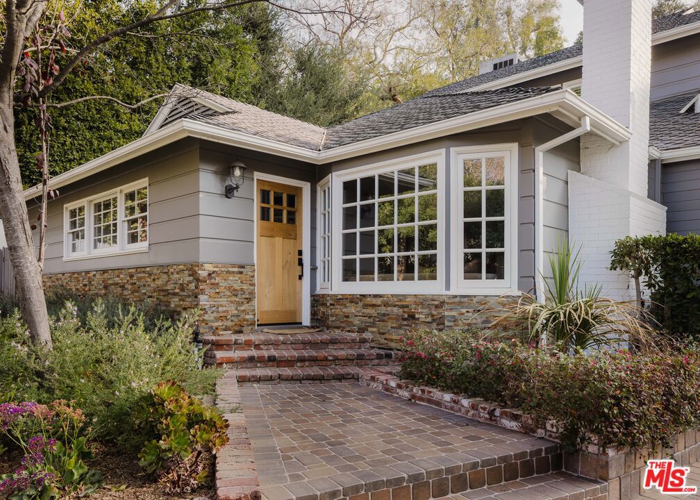 11224 Canton DriveStudio City img 1