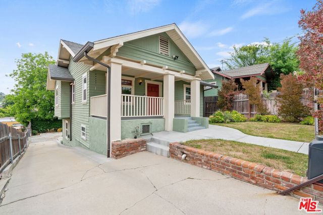 6163 Strickland Avenue, Los Angeles CA: https://media.crmls.org/mediaz/717dc9b6-086f-4a8c-b94e-28a02c31894b.jpg