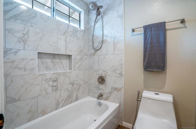 18037 Saponi Ct, San Diego CA: https://media.crmls.org/mediaz/717e1426-20df-474c-9bf8-936ba8a9be41.jpg