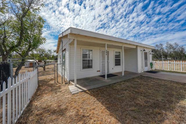 Detail Gallery Image 4 of 33 For 354 Magnolia Ave, Ramona,  CA 92065 - 2 Beds | 1 Baths