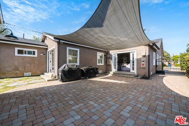 5711 Colbath Avenue, Valley Glen CA: https://media.crmls.org/mediaz/717f9ec3-6cb6-4546-8c74-a139300fb3d2.jpg