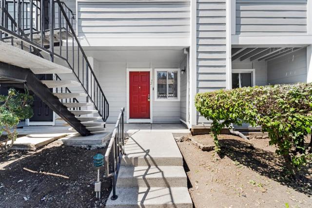 29628 Desert Oak Ct, Hayward CA: https://media.crmls.org/mediaz/717fad52-ce70-492c-8c3a-a8d7dcace1b9.jpg