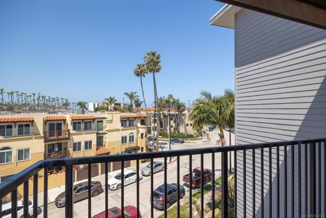 8110 El Paseo Grande, La Jolla CA: https://media.crmls.org/mediaz/717fd975-3a5e-4a86-a0dd-c4ec6881108e.jpg