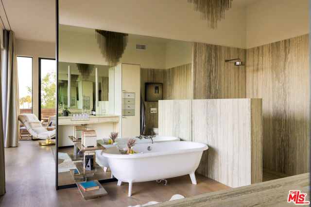 3306 Deronda Drive, Los Angeles CA: https://media.crmls.org/mediaz/71806227-cc2e-4fe3-be03-40745b1a8945.jpg