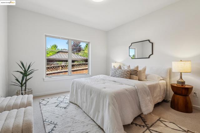 911 Aquarius Way, Oakland CA: https://media.crmls.org/mediaz/71809205-a82b-4c17-bda9-7515820713df.jpg