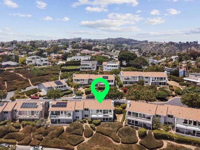 2143 Caminito San Martin, La Jolla CA: https://media.crmls.org/mediaz/7180bafb-4d6d-413d-abb3-d2b320f839e0.jpg